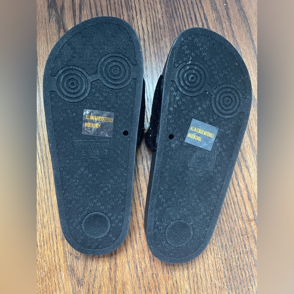 Host Pick! 💖✨🩷 Report women’s beaded slides size 7. Never worn! - Picture 2 of 2